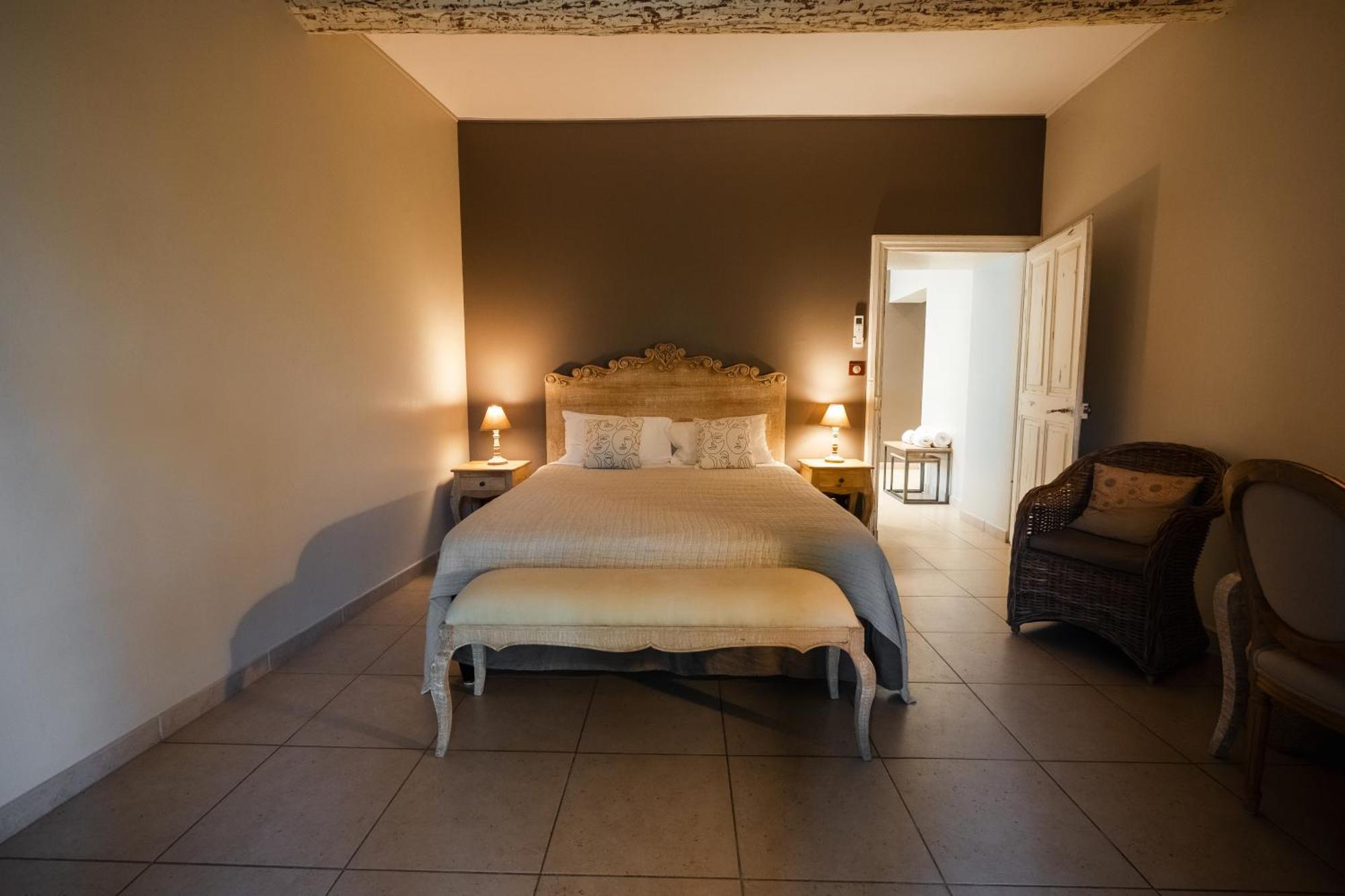 La Belle Vie Hotell Saint-Hilaire-dʼOzilhan Exteriör bild